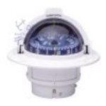  CORSAIR III KOMPASS CORSAIR III C399D-WB<br>
Einbaumodell mit beidseitig ablesbarer Rose von � 95 mm, mit v�llig verschlie�barer Kappe, Nachtbeleuchtung u. Kompensator.<BR>Farbe: wei� mit blau/wei�er Rose.